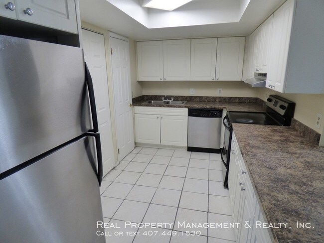 Building Photo - 2 BR / 2 BA Condo in Hawthorne Village