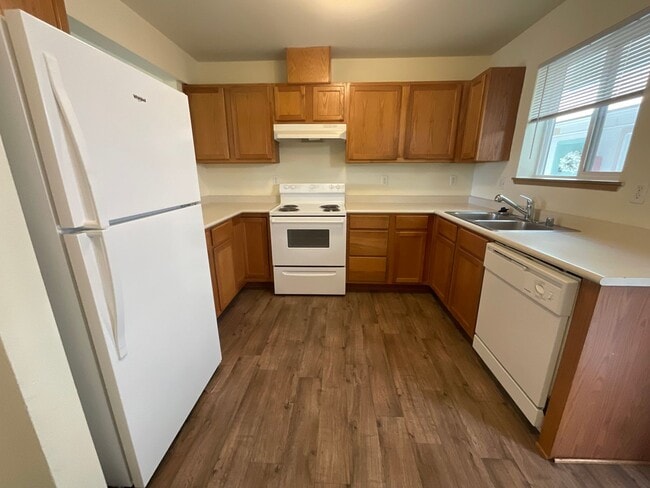 Building Photo - Your Home is Waiting!