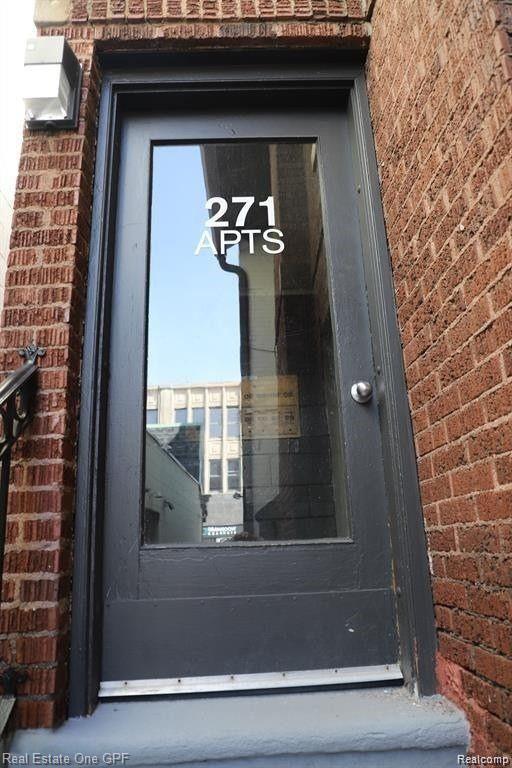 Building Photo - 271 W Maple Rd