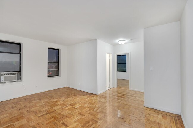 Building Photo - 233 Naples Terrace