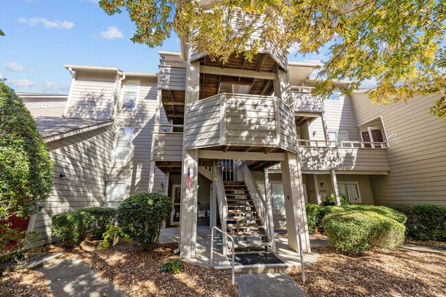 Building Photo - 2505 Stockbridge Dr