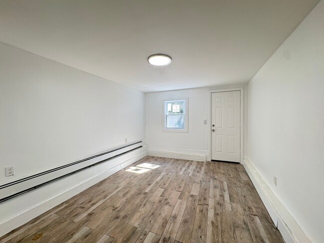 Building Photo - 31 Pearsall Ave