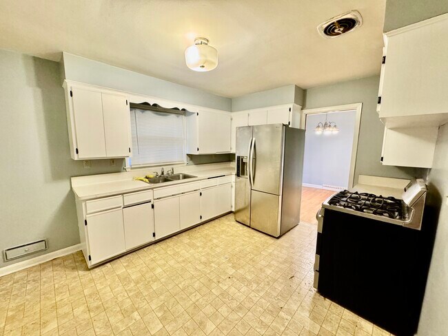 Building Photo - 3840 Pilgrim Rd