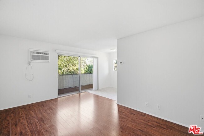 Building Photo - 14551 Vose St
