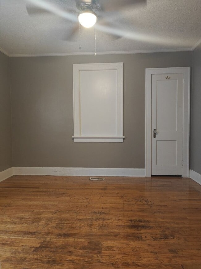 Building Photo - August Special! Application/Reservation Fe...