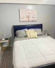 Building Photo - 21-24 28th Ave