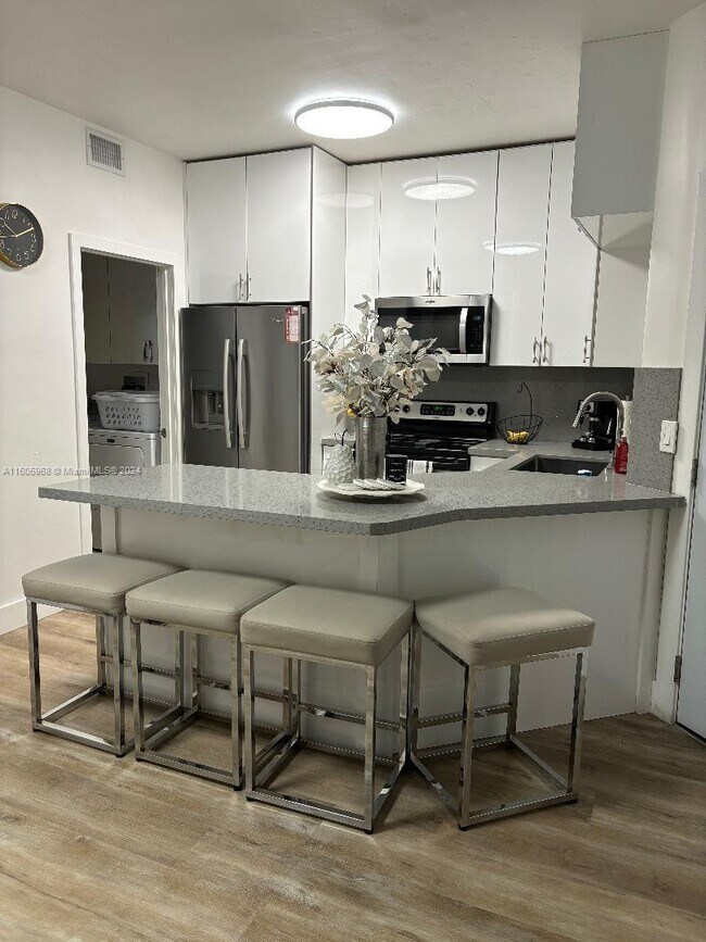 Foto del edificio - 18320 NW 68th Ave