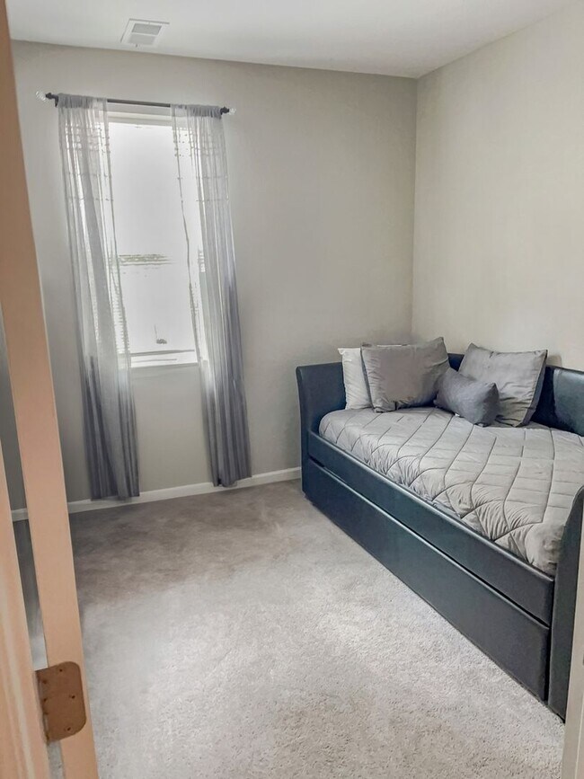 Foto del edificio - 2 Bedroom Condo in Aurora