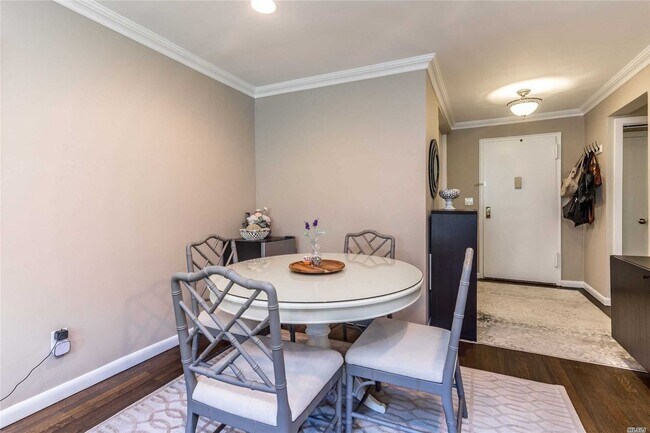 Foto del edificio - 5 Birchwood Ct