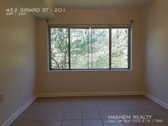 Building Photo - 452 Girard St