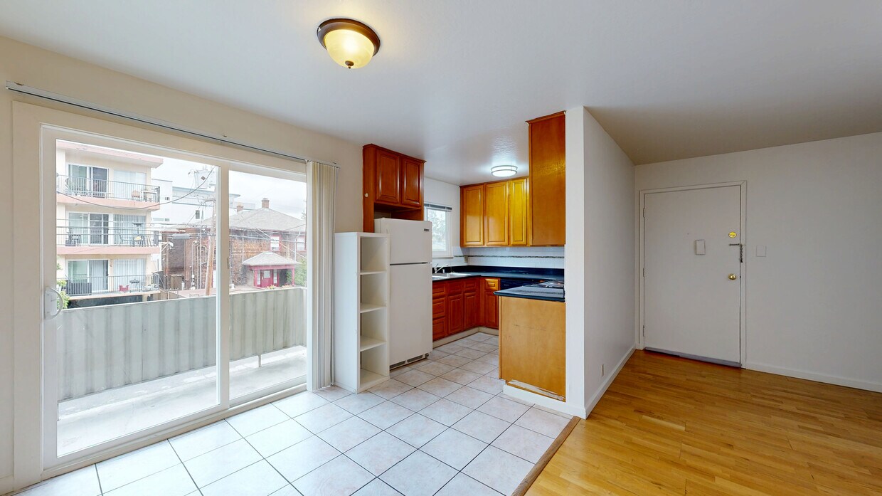 Photo - 2540 Regent St Apartments