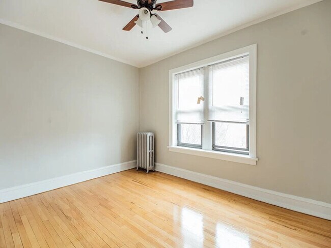 Building Photo - 2332 W Addison St