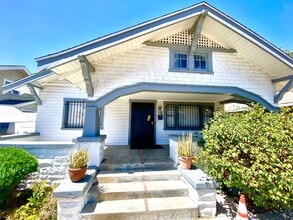Building Photo - 1513 W 45th St
