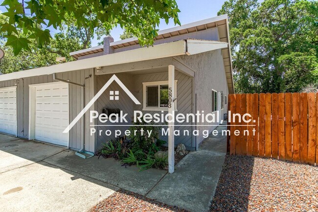 Foto del edificio - Wonderful Orangevale 2bd/1ba Duplex with 1...