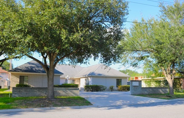 Building Photo - Uvalde 4-Plex