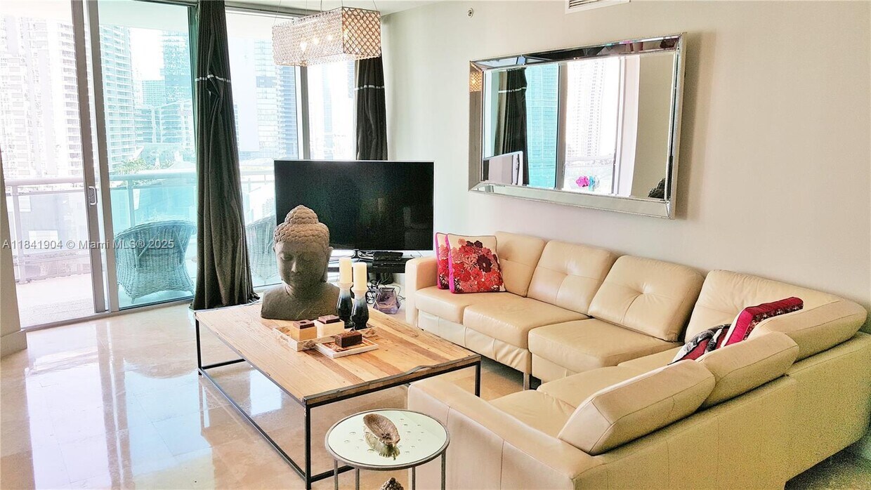 Foto principal - 350 S Miami Ave