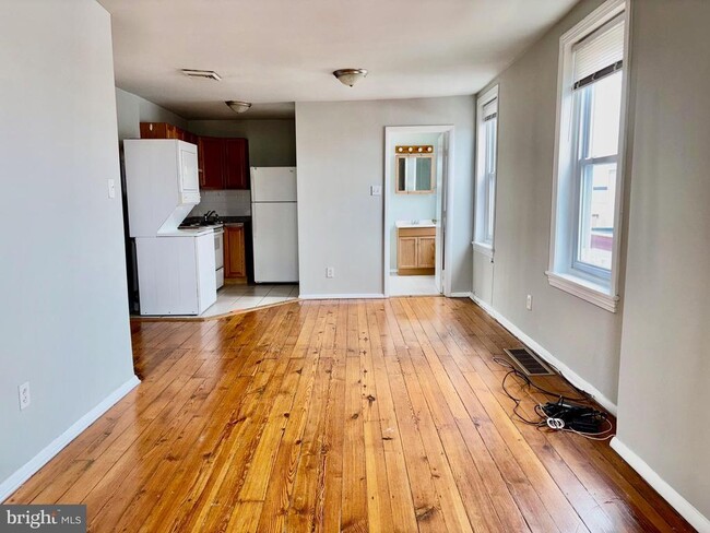 Building Photo - 2635 E Lehigh Ave