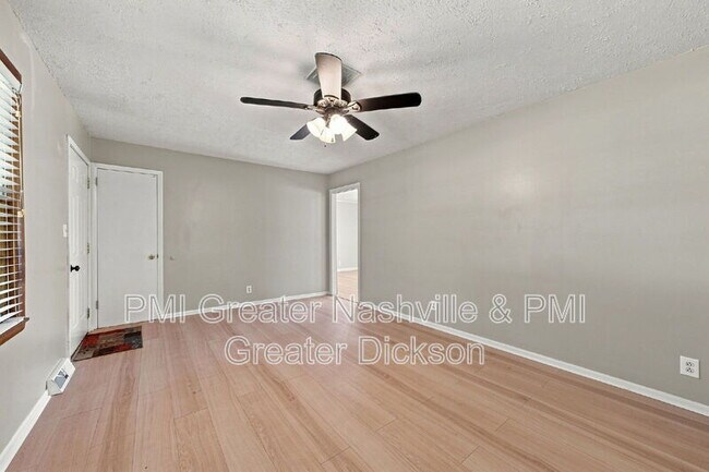 Foto del edificio - 366 N Powers Blvd