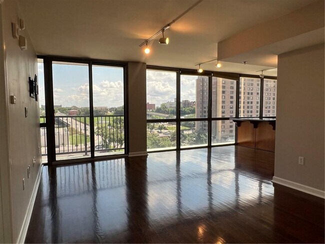 Foto del edificio - 600 Admiral Blvd