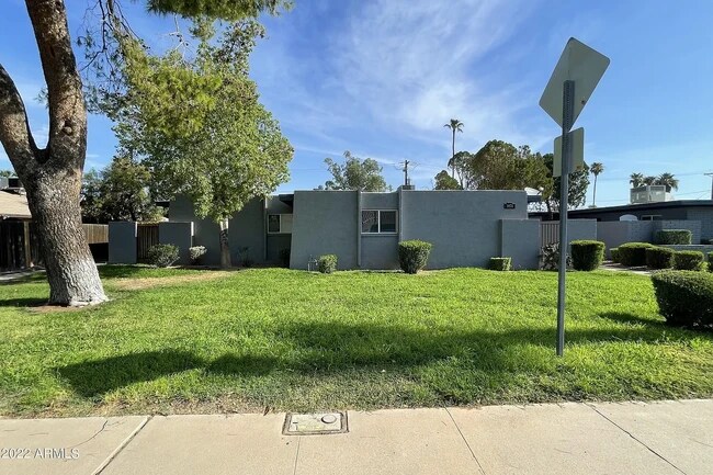 Jardín delantero - 1078 W Flint St