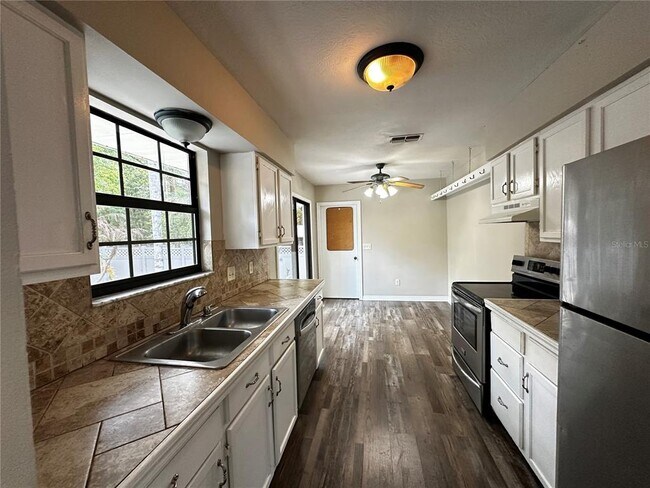 Building Photo - 44 Teak Course