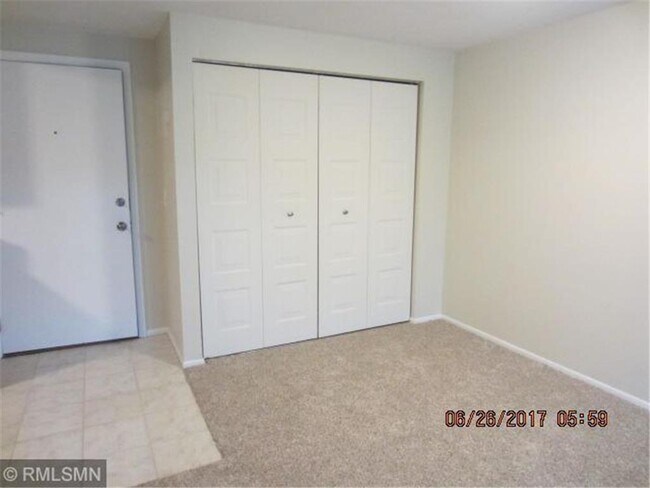 Building Photo - 1601 N Innsbruck Dr