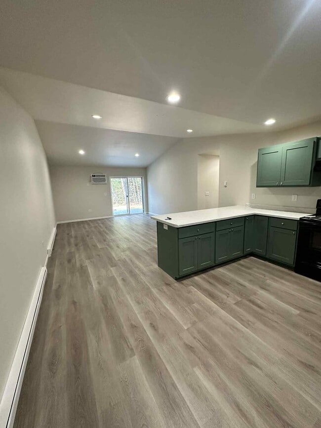 Building Photo - 3 Bedroom Duplex