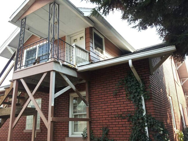 Sperate, secure entrance - 302 River Rd