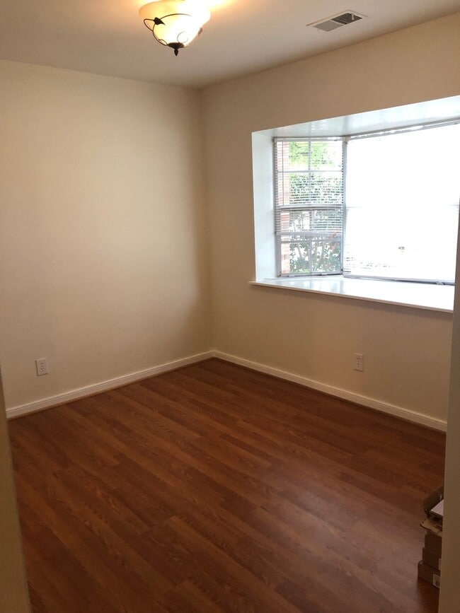Building Photo - Spacious two bedroom townhome