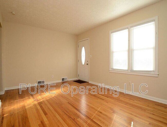 Building Photo - 8032 Park Dr