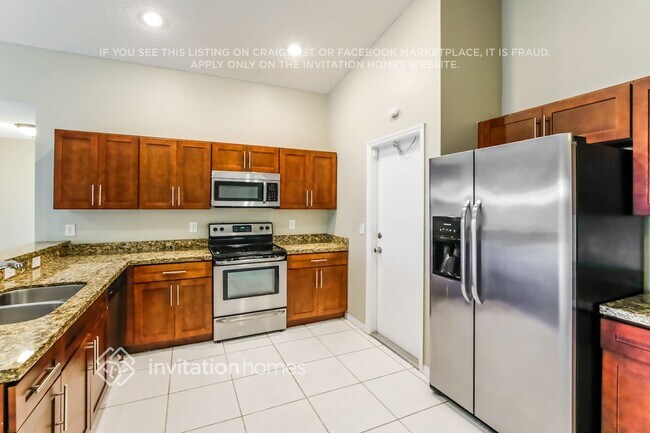 Building Photo - 10841 SW 14th Ct