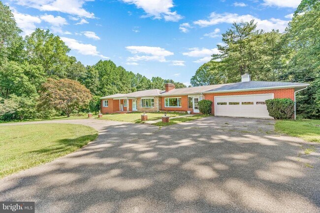 Foto del edificio - 2535 Solomons Island Rd