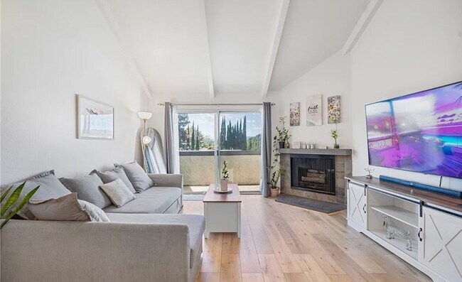 Foto del edificio - Discover this inviting 1-bedroom, 1-bathro...