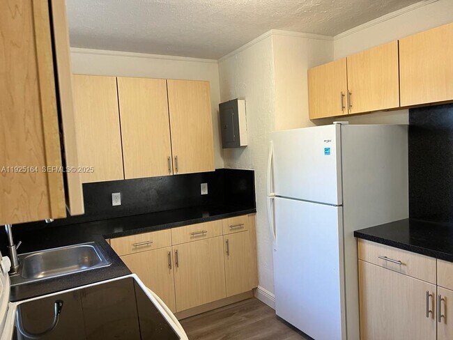 Building Photo - 1707 NW 14th Ct