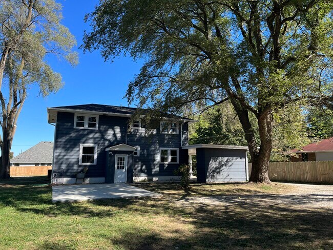 Building Photo - 830 W Oneal Rd