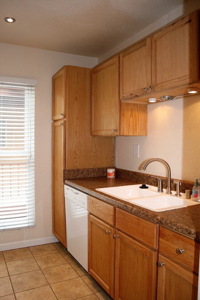 1030 W MacArthur Blvd Unit 76, Santa Ana, CA 92707 Condo for Rent in