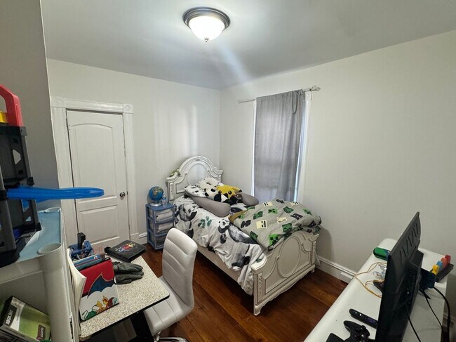 Foto del edificio - 129-131 Wilbraham Avenue, 1