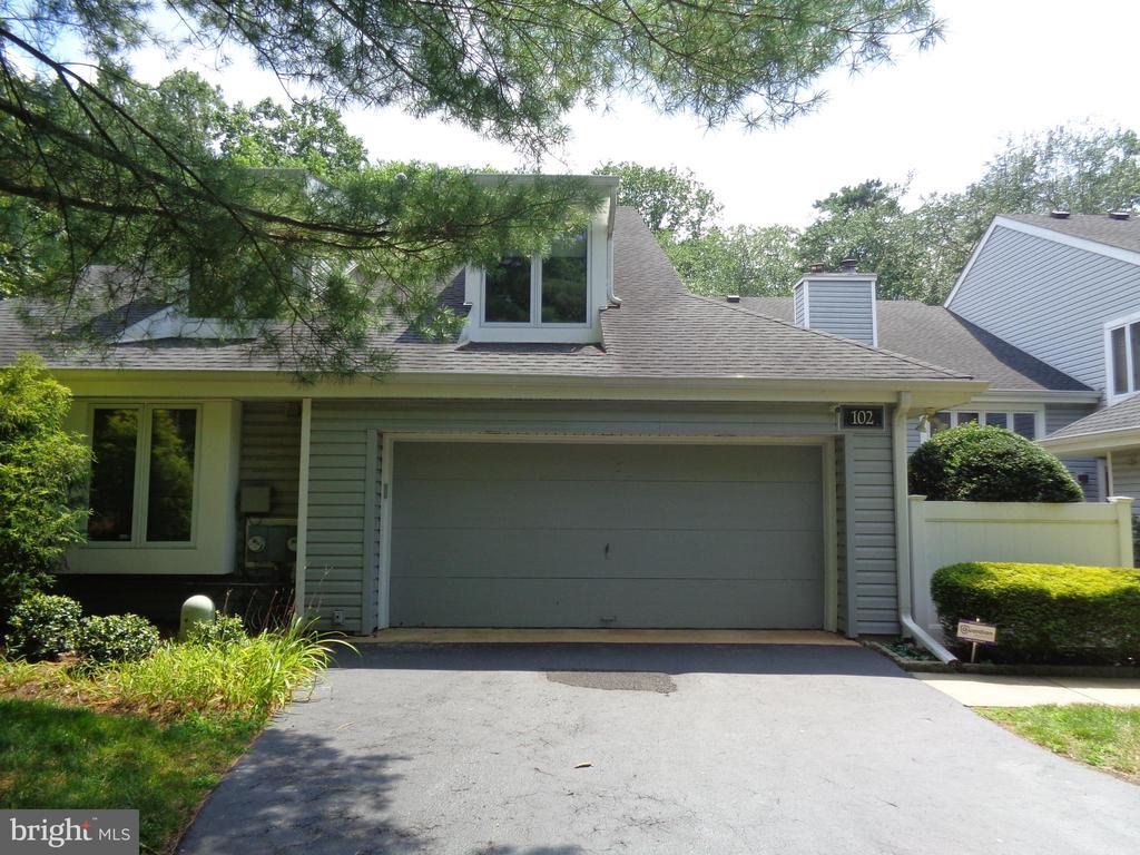 Primary Photo - 102 Sunshine Lakes Dr