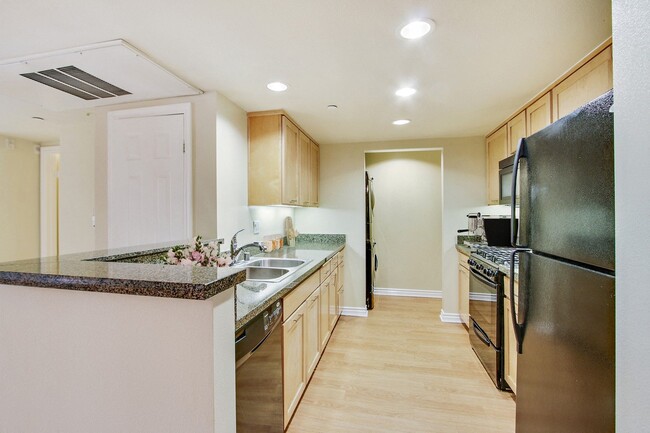 Interior Photo - Olive Encino