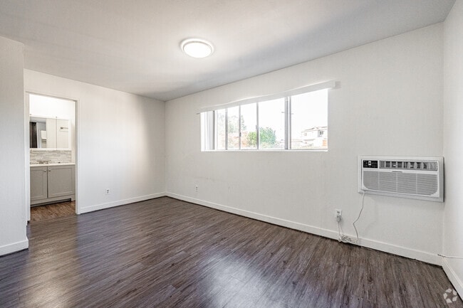 1BR, 1BA - 597SF - Bedroom - Luxe 1801