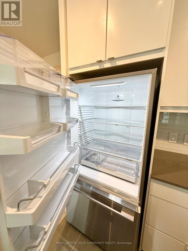 Photo du bâtiment - 3270 Sheppard Ave E