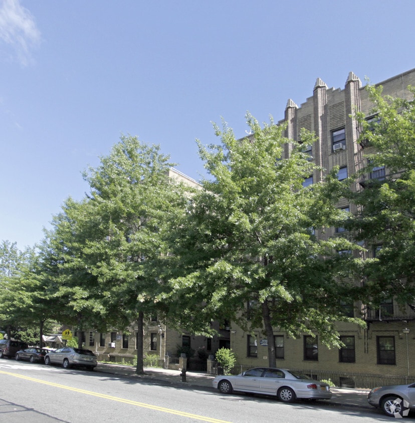 Building Photo - 1025 St Johns Pl