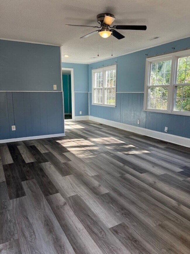Building Photo - 1336 Taylor Dr