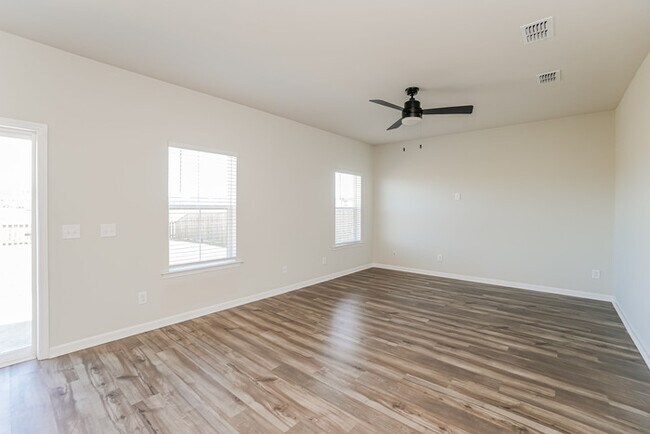 Building Photo - 467 Navona Dr