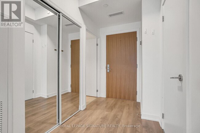 Photo du bâtiment - 150 Logan Ave