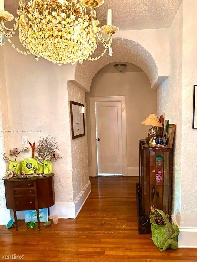 Foto del edificio - 3 br, 2 bath House - 1214 Madrid St