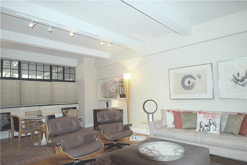 Primary Photo - 230 E 50th St