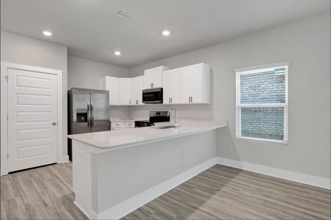 Building Photo - 4 Bedroom Home Near NAS Pensacola