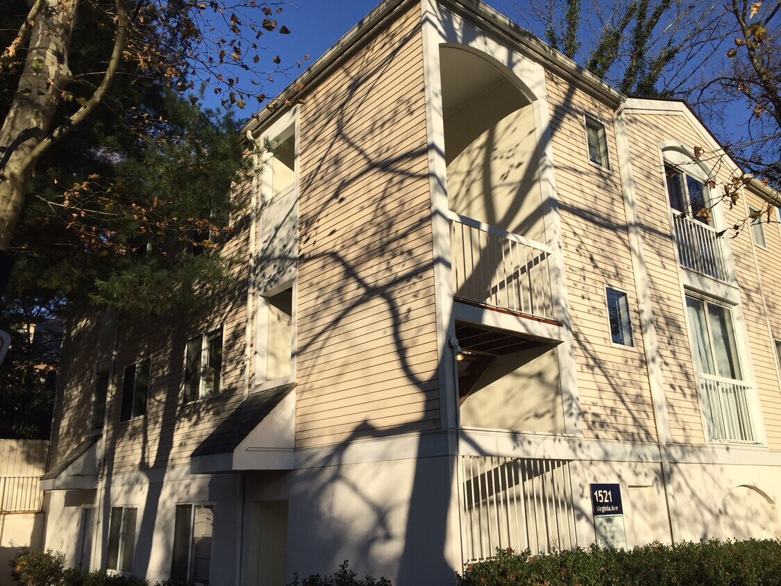 Great Corner location! - 1521 Virginia Ave