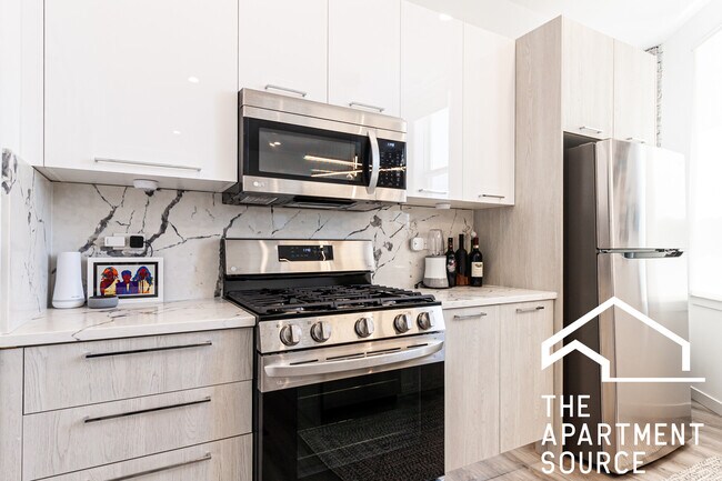 Foto del edificio - 2741 W Division St